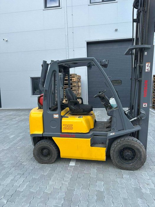 Газовий навантажувач Nissan