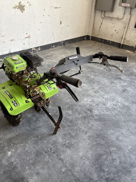 Moto enxada vito como nova