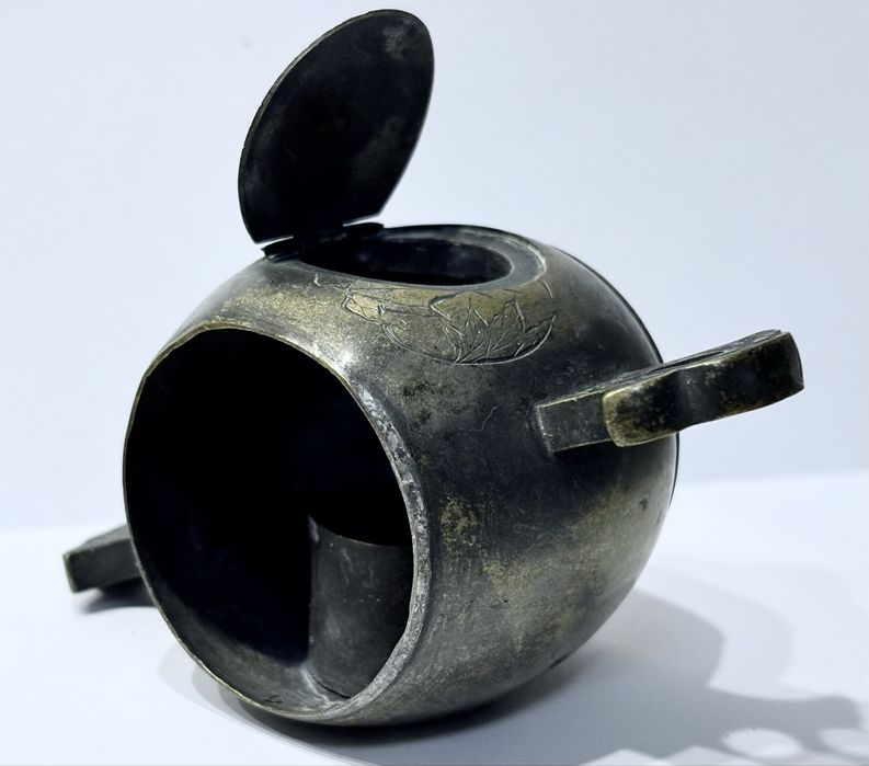 Antigo queimador de incensos asiático em bronze Sec XIX