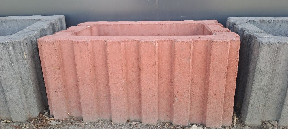 Donica betonowa czarna czerwona