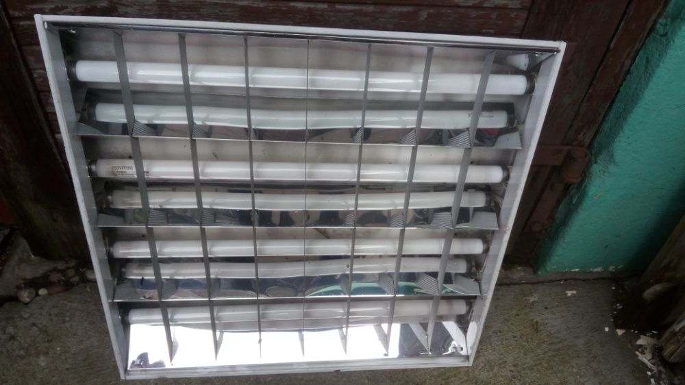 Lampa oświetleniowa rastrowa