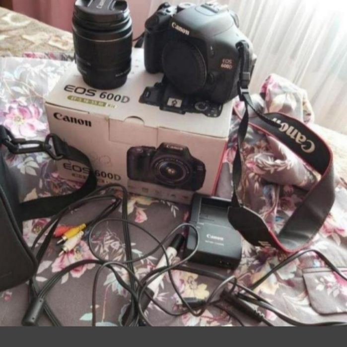 Фотоаппарат зеркальный зеркала Canon EOS 600 D
