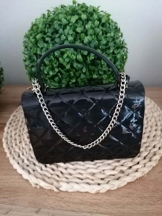 Torebka /Czarna /Logo /Złoty łańcuszek