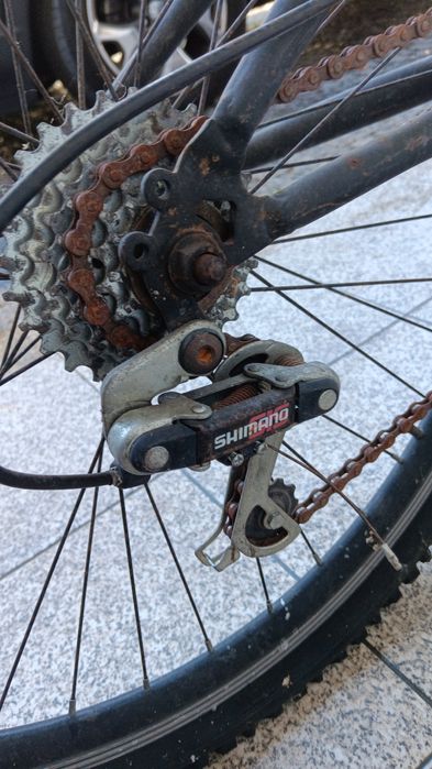 Bicicleta em bom estado so precisa duma revisao