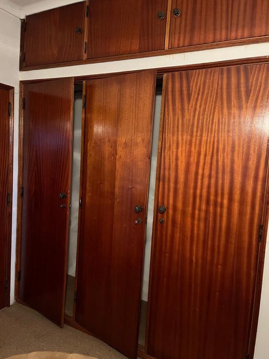 Portas de Madeira e Aros de Roupeiros