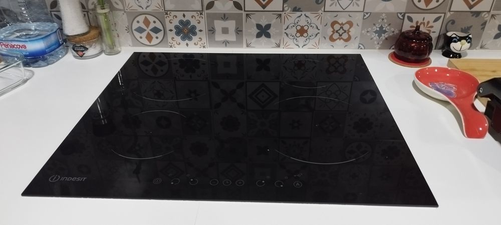 Placa de Indução INDESIT VIA 640.1 C