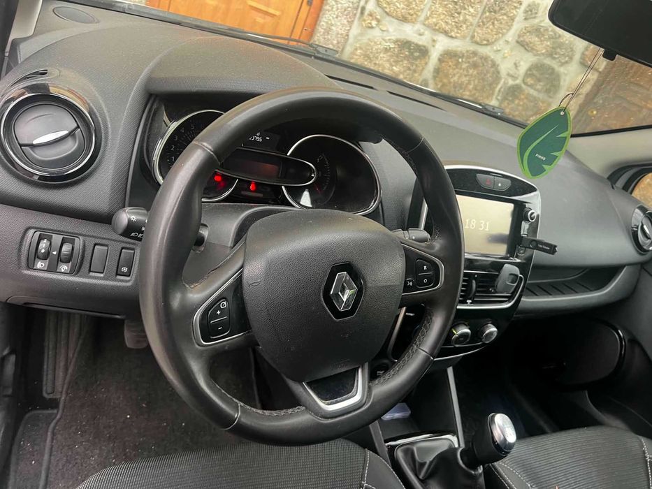 Carro - Renault clio