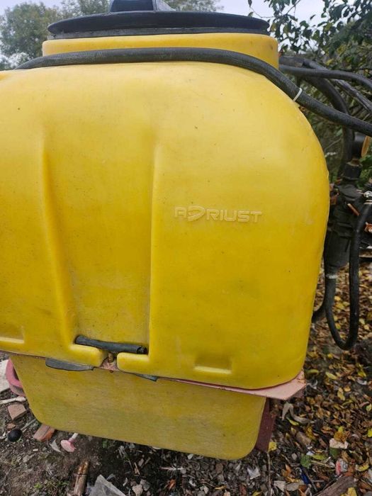 Продам обприскувач 600 л