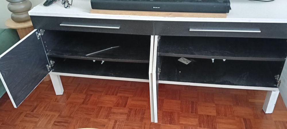 Aparador IKEA com 2 gavetas