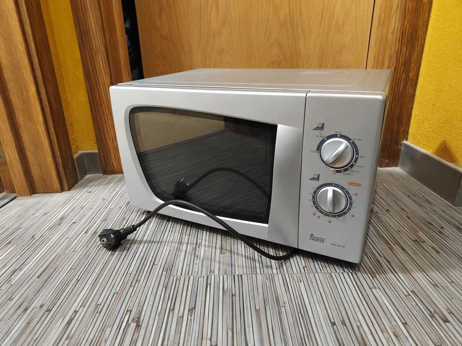 Micro-ondas Teka A funcionar
