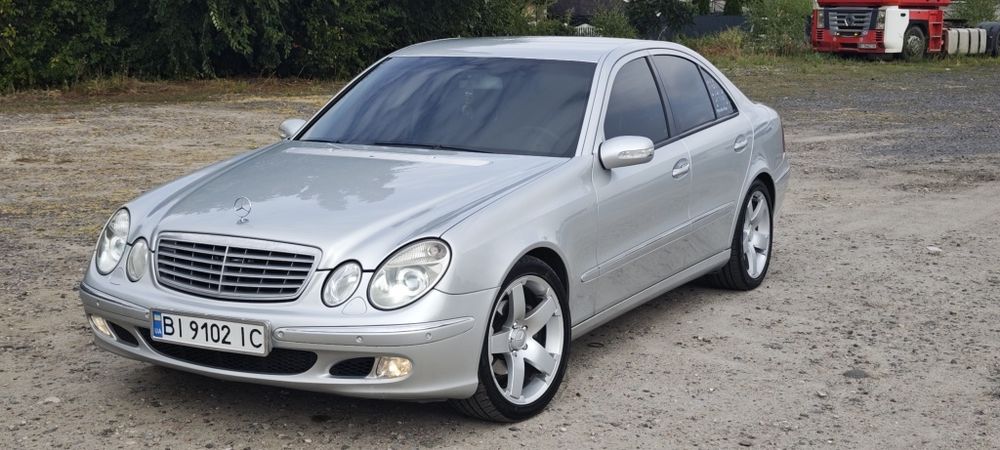 Продаю Mercedes W211 2003 року.
