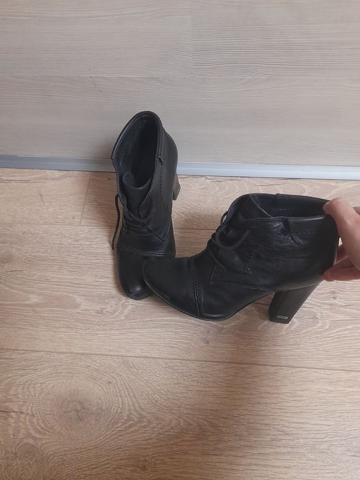 Жіночі черевички-ботильйони. Шкіряні .