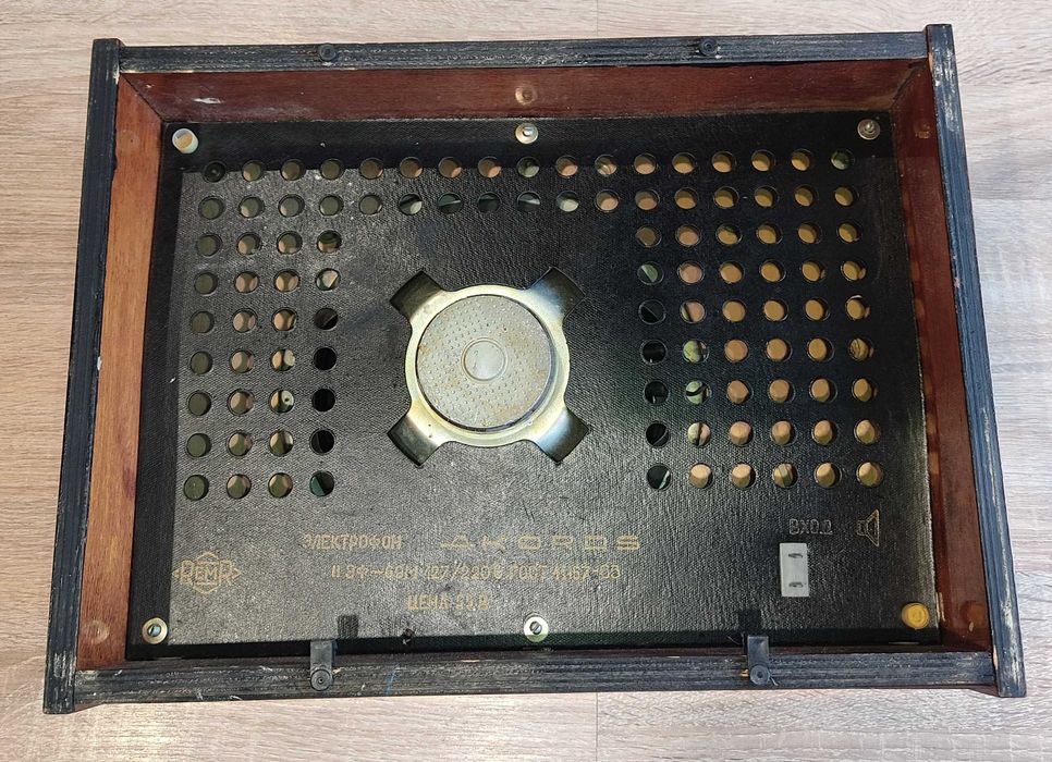 виниловый проигрыватель Riga