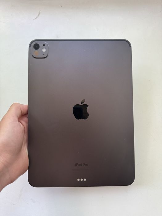 LIKE NEW!!! Ipad m4 pro