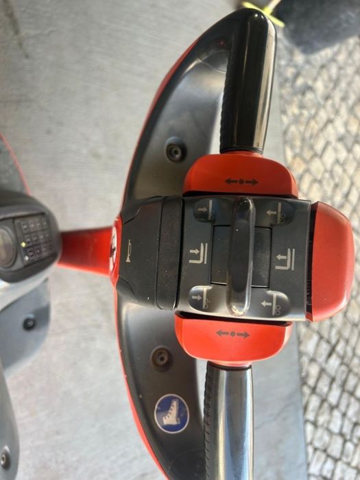 Stacker porta paletes eléctrico