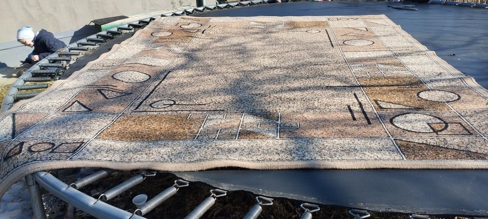 Ковер в хорошем состоянии