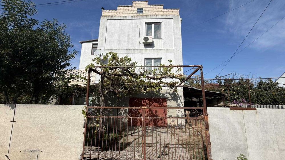 Продається чудовий будинок в передмісті Чорноморська
