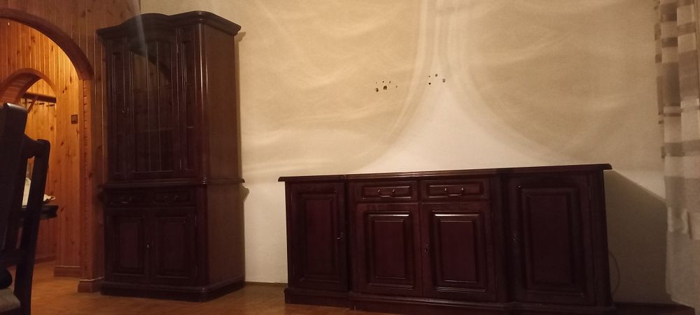 Drewniany kredens i komoda