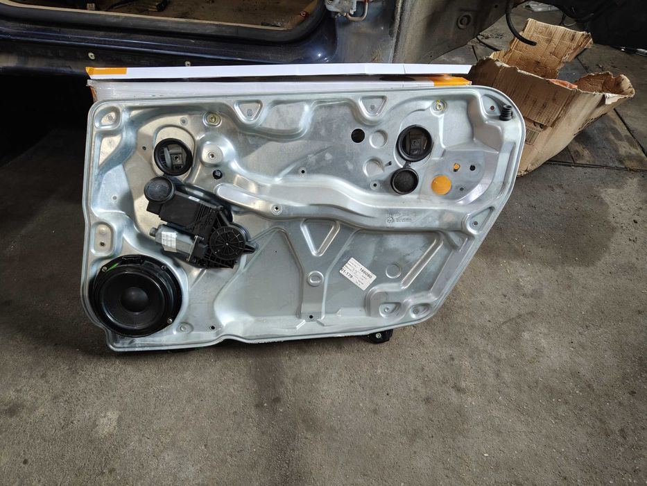 Podnośnik szyby prawy Passat B5 FL