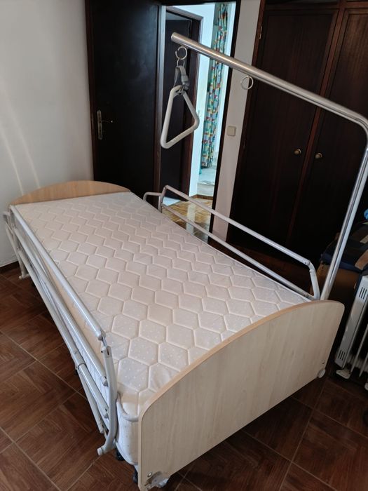 Cama ortopédica geriátrica com colchão