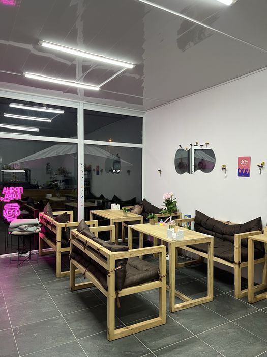 Комплект Барна стійка + столи і дивани