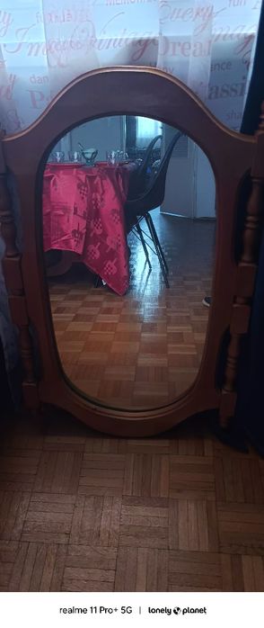 Witam sprzedam lustro bardzo ładne w drewnianej ramie . Polecam