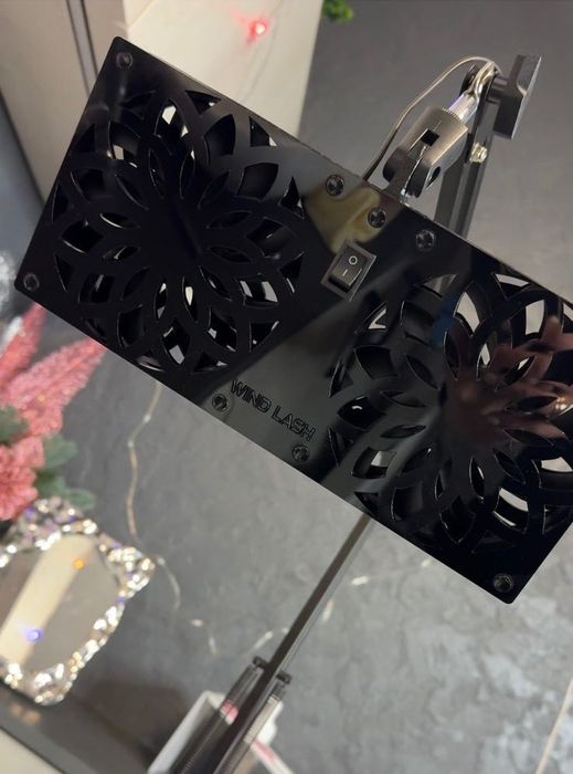 Витяжка для лашмейкера