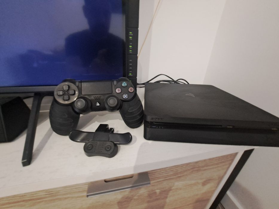 Ps4 com comando e 6 jogos