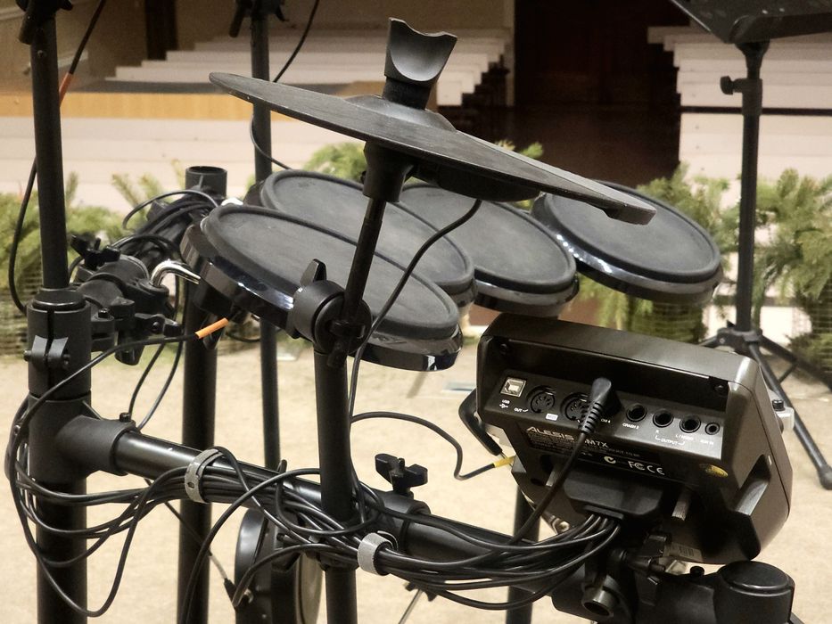 Alesis nitro mesh kit електронні барабани