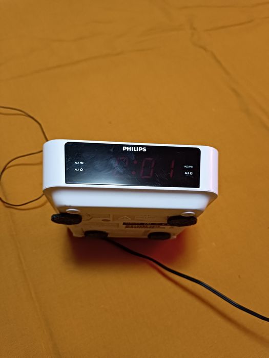 Радио - часы Philips.