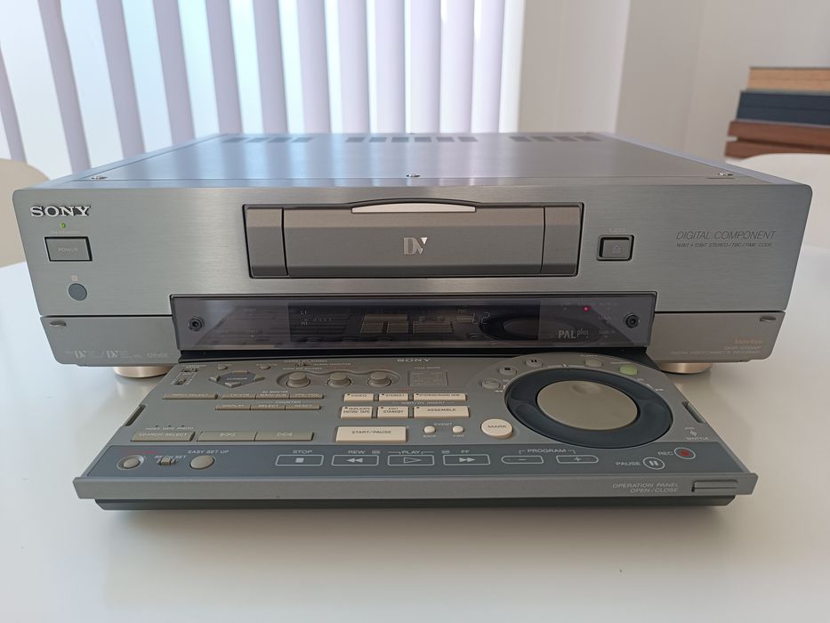 Video DV Sony DHR-1000NP, como novo.