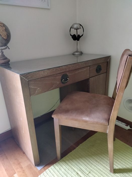 Mobilia de quarto com cama de casal