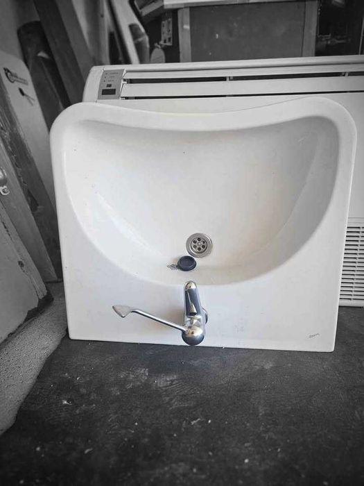 Louça para casa de banho adaptada