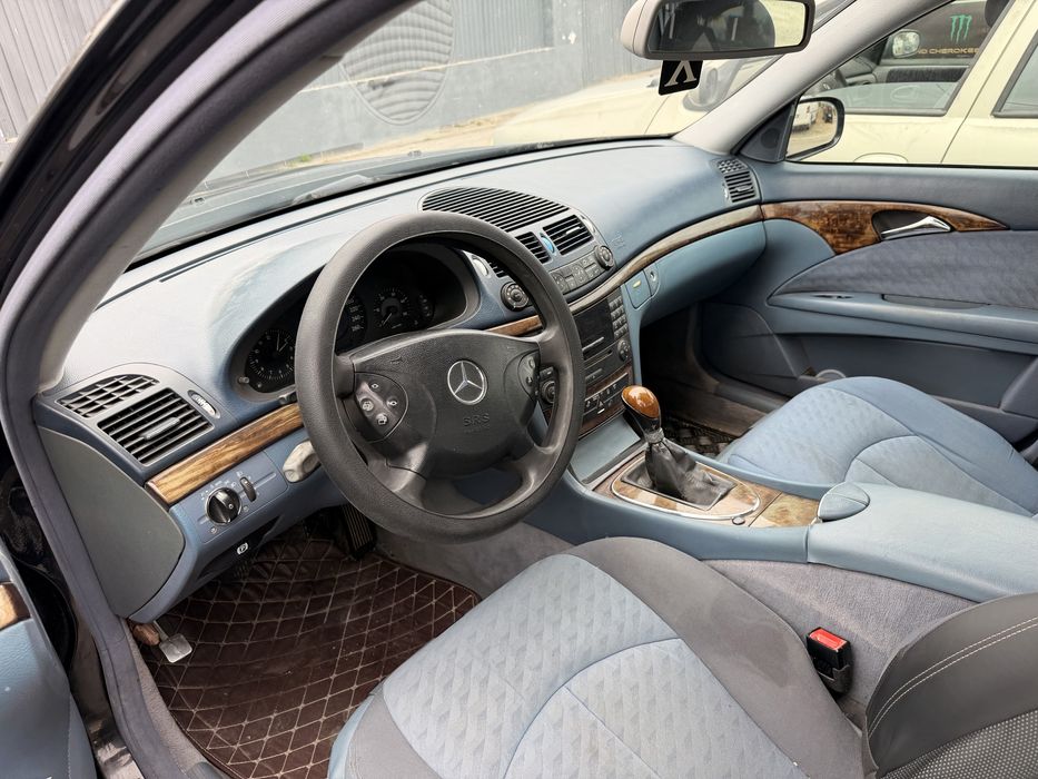 Mercedes-Benz E 220 — fotografia 4