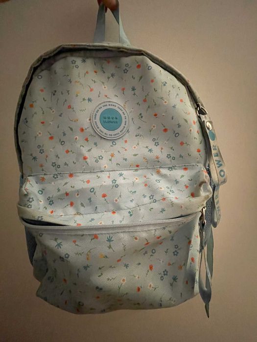 Mochila escolar, lancheira e garrafa