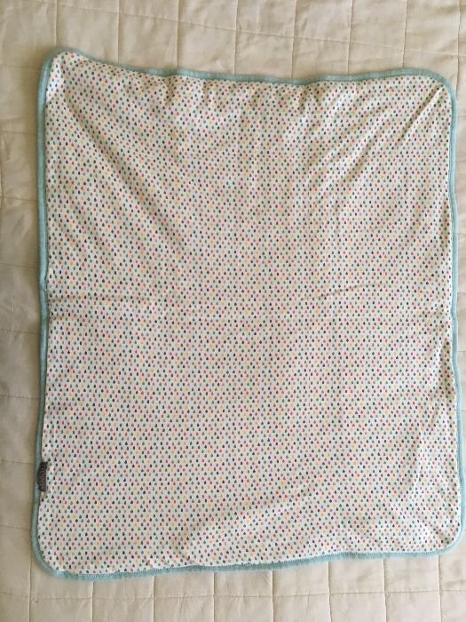 Colcha/manta acolchoada em algodão 68,5 x 80cm. 2 padrões