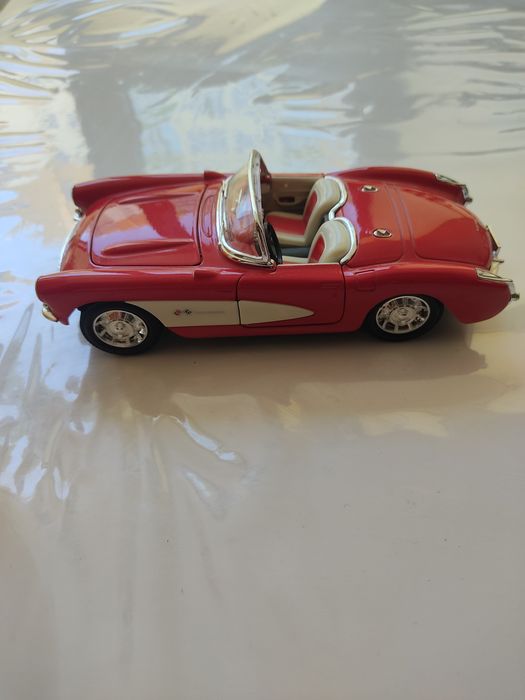 Колекційні моделі автомобілів 2/24