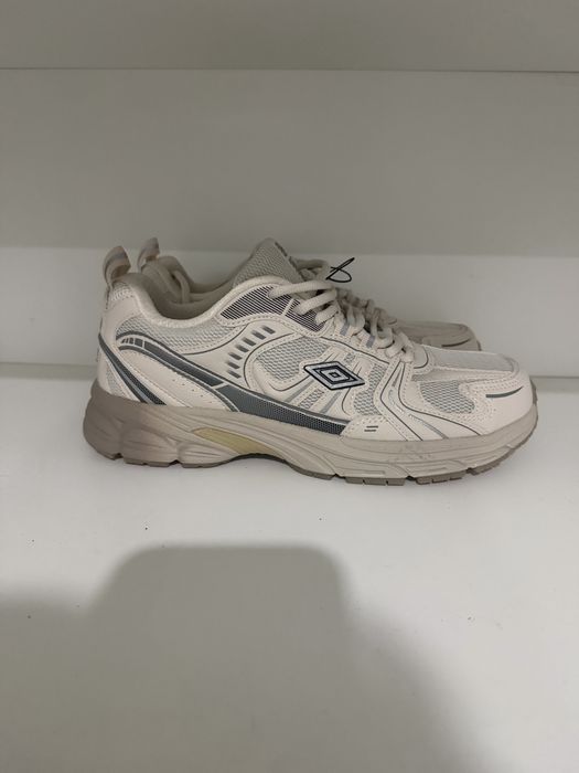 Tenis Umbro novos
