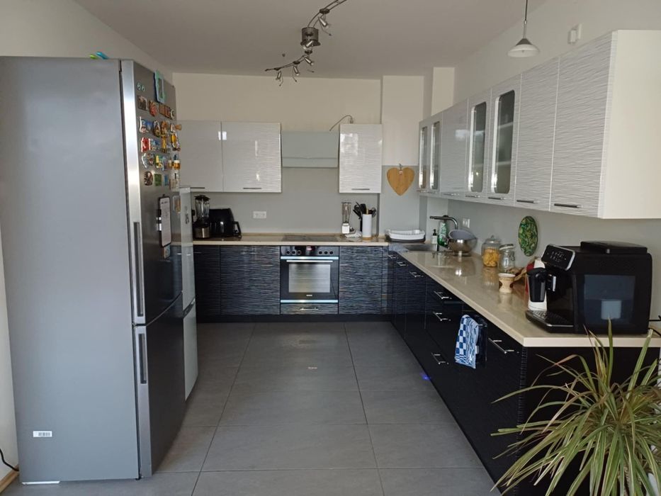 Kuchnia 4 metry biało czarna