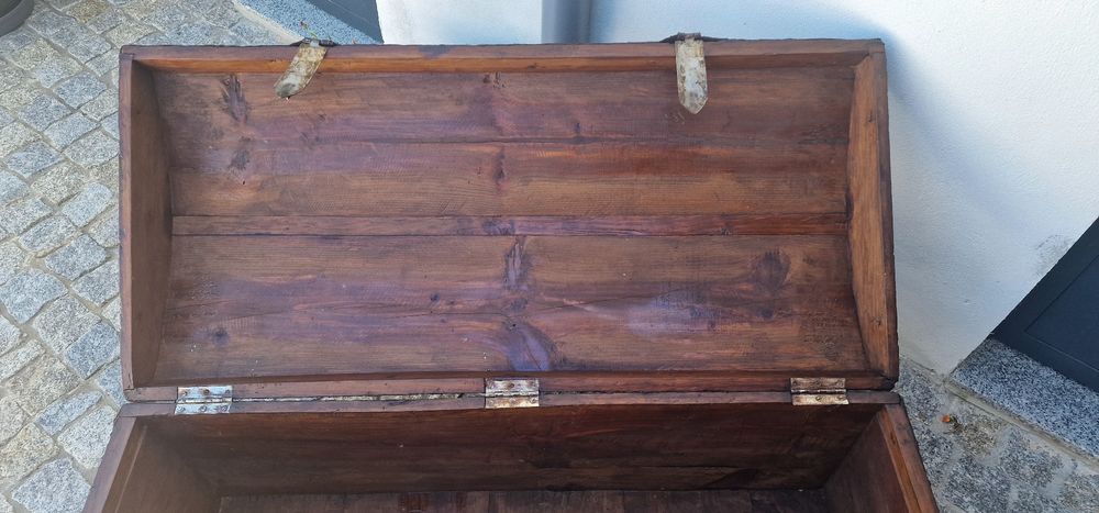 Baú  antigo 125 anos impecavel