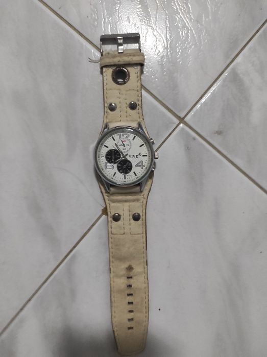 Conjunto de relógios ler anúncio