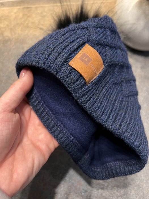 Czapka damska z pomponem