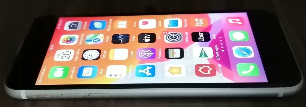 iPhone SE 2020 Apple (4.7'' - 128 GB - branco)- como novo, com a bateria a 100%