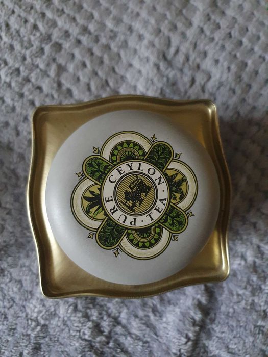 Puszka po herbacie Dilmah