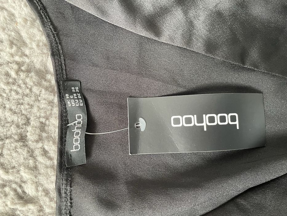 Жіночий чорний сатиновий максі комбінезон з широкими штанами від Booho