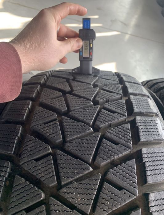 Зимние 285 45 R 22 Bridgestone Blizzak Dm-V2