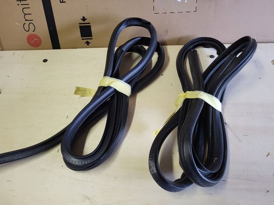 CITROEN C4 AIRCROSS ASX 4008 USZCZELKA KAROSERYJNA DRZWI PRAWY LEWY TYŁ EU