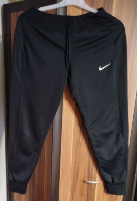 Spodnie dresowe damskie ocieplane Nike rozmiar S stan bardzo dobry