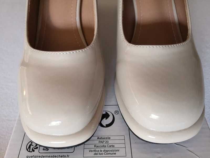 Sapatos senhora de salto largo