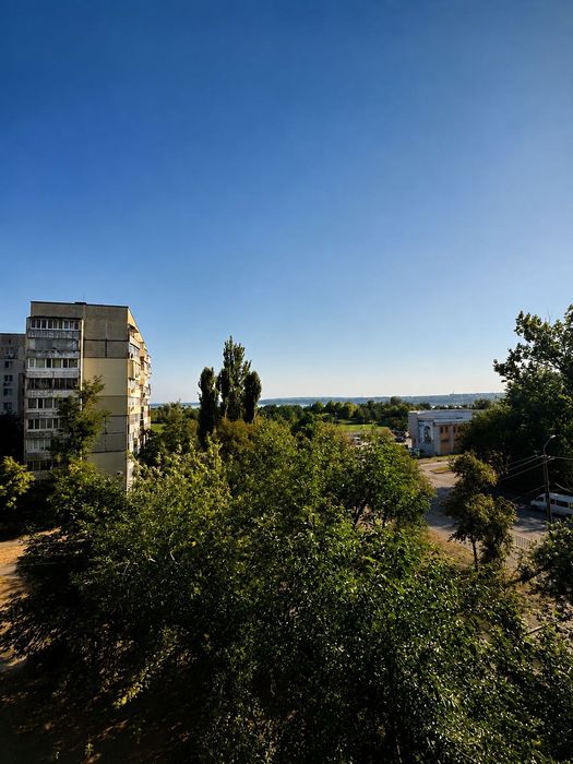 Продаж видової 1-кімнатної квартири на Перемозі-6